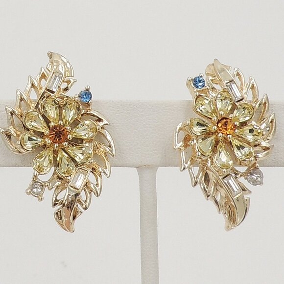 Early 1950s Corocraft Rhinestone Flower Clip Earrings